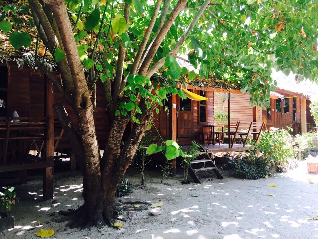 Zanom Sunrise Beach Resort Koh Lipe Exterior foto